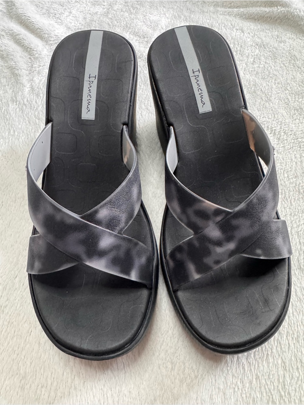 Ipanema Black and Gray Crisscross Slide Sandals